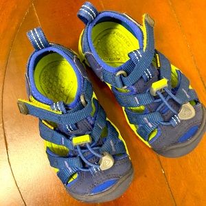 Keen water shoes for child (ages 2-3) size 8US , 24EU